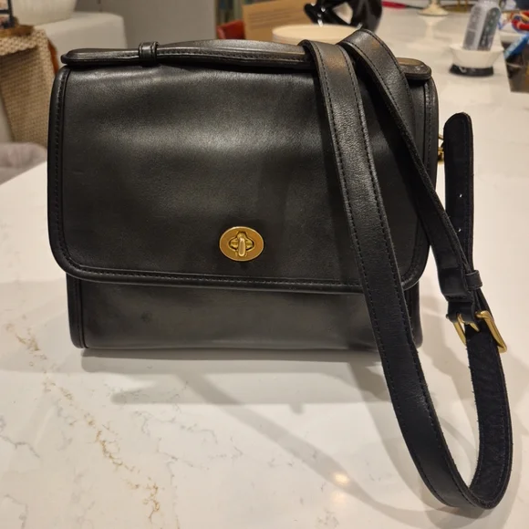 Vintage COACH Court Bag Old Coach Hand Bag Shoulder Bag Black Leather - Picture 1 of 17